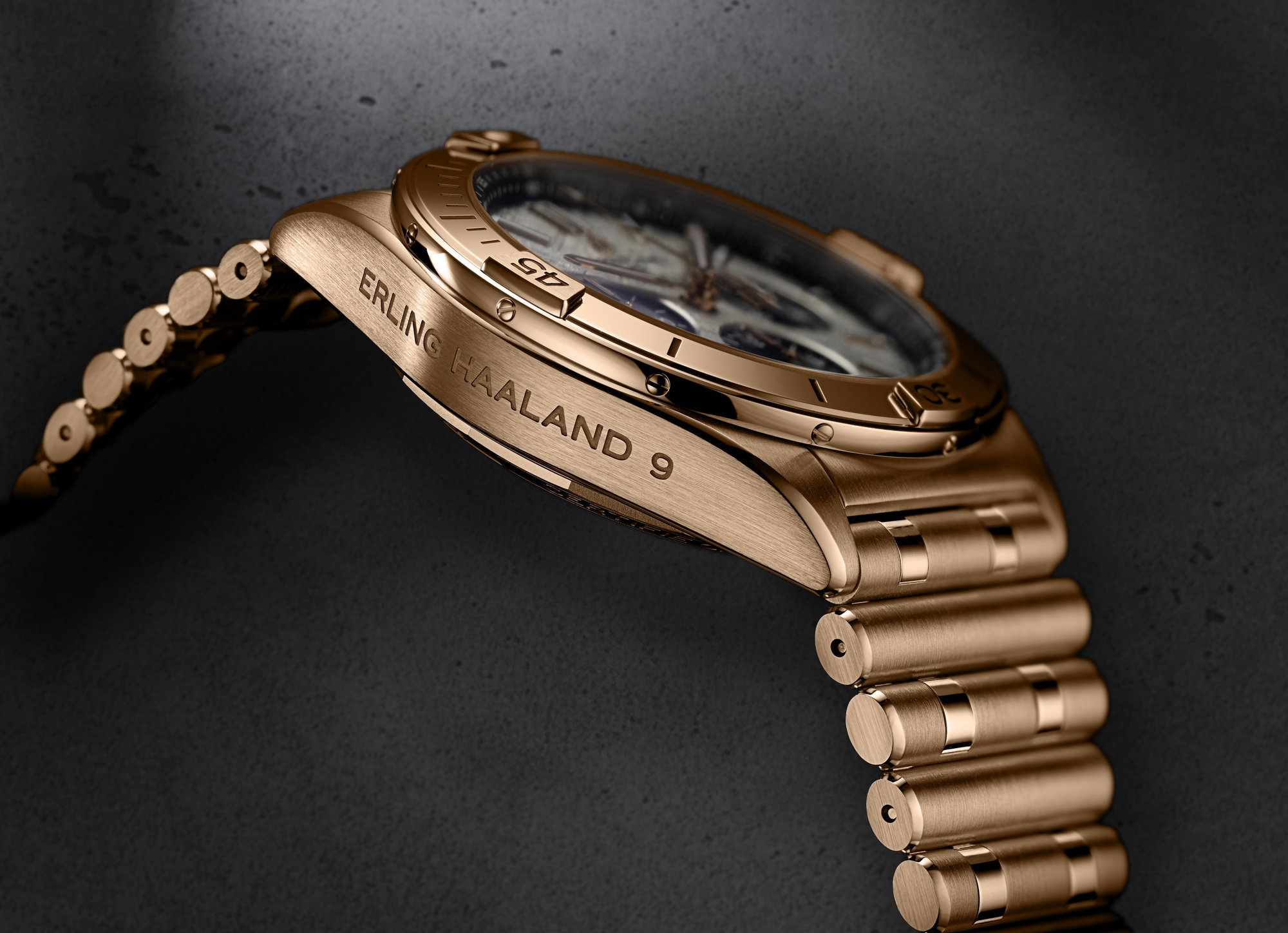 Chronomat B01 42 Erling Haaland — view 5