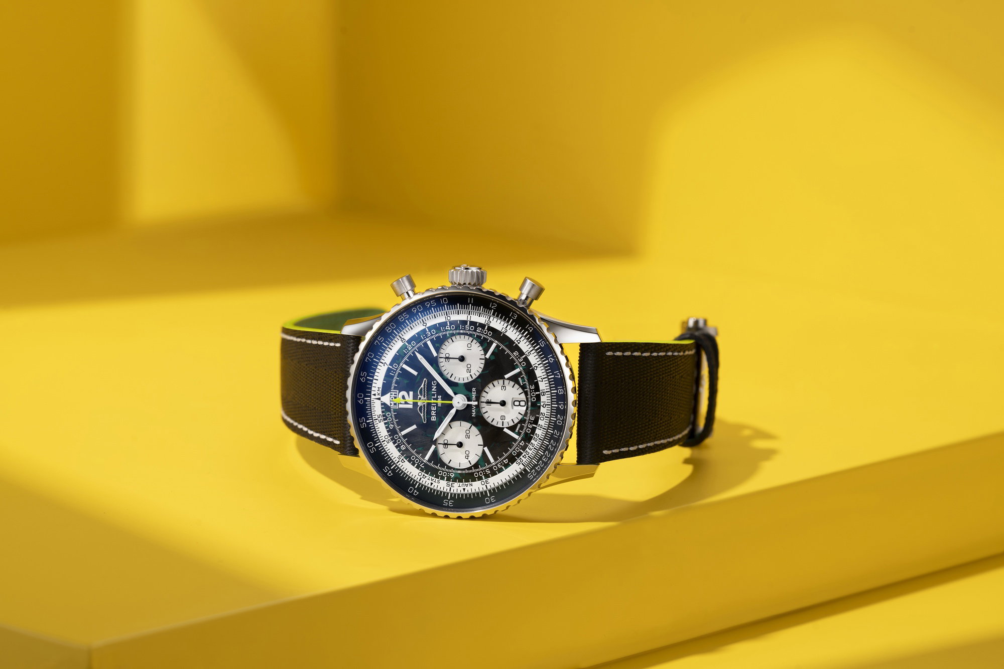 Navitimer B01 Chronograph 43 Aston Martin Aramco Formula One Team — view 4