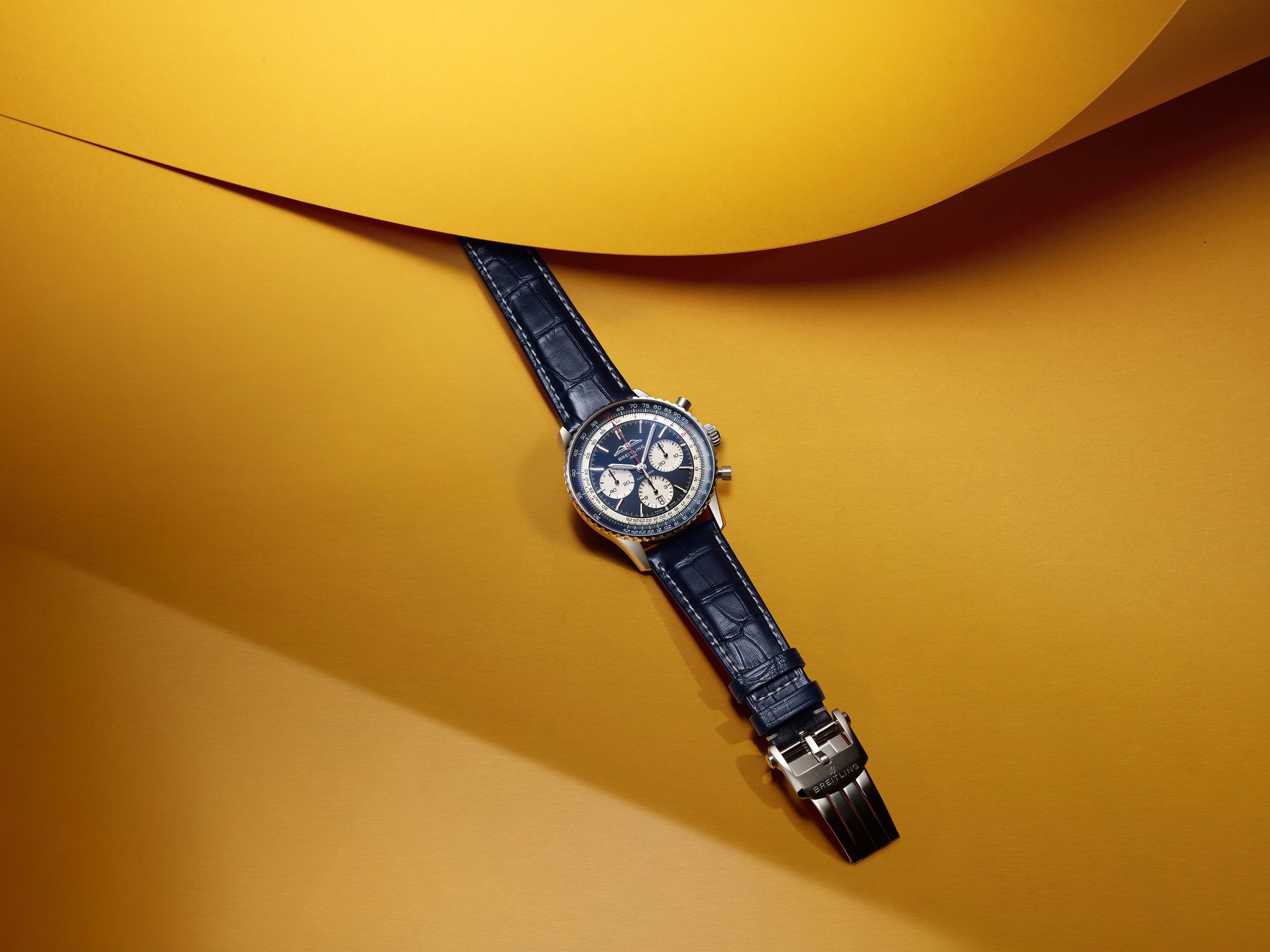 Navitimer B01 Chronograph 43 Tribute to Concorde — view 3