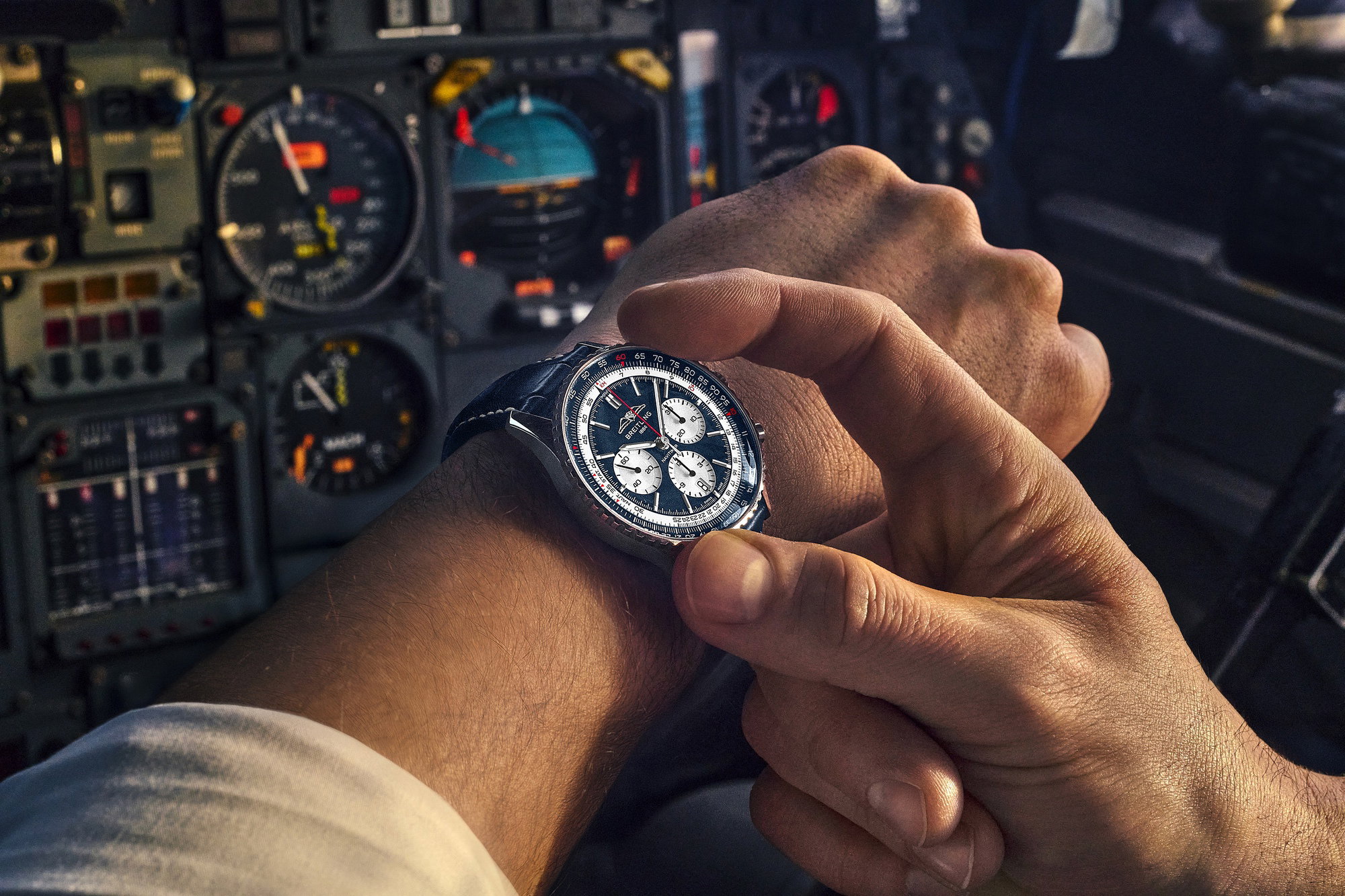 Navitimer B01 Chronograph 43 Tribute to Concorde — view 5