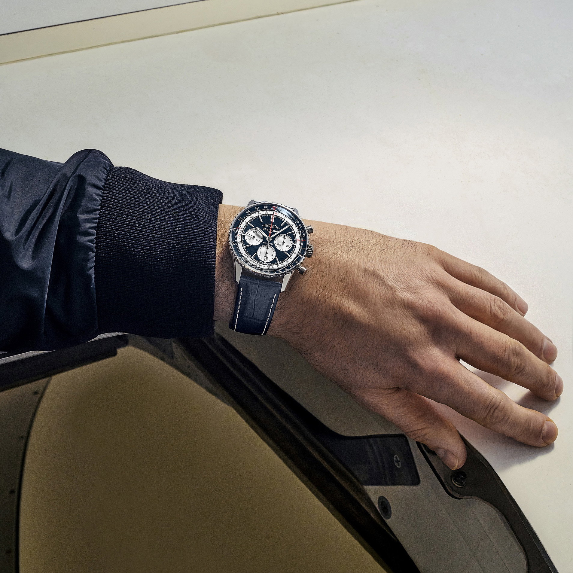Navitimer B01 Chronograph 43 Tribute to Concorde — view 8