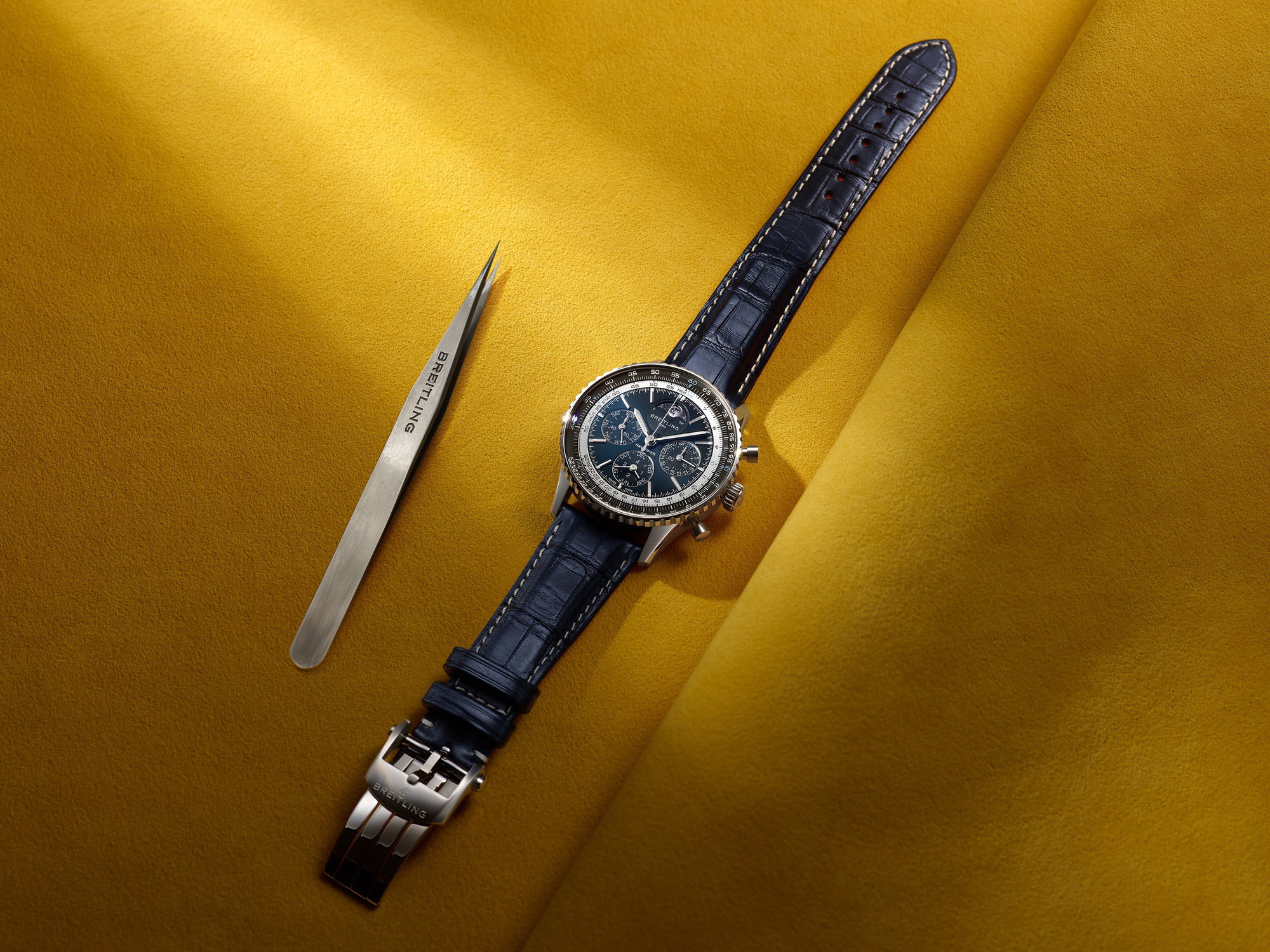 Navitimer B19 Chronograph 43 Perpetual Calendar — view 6