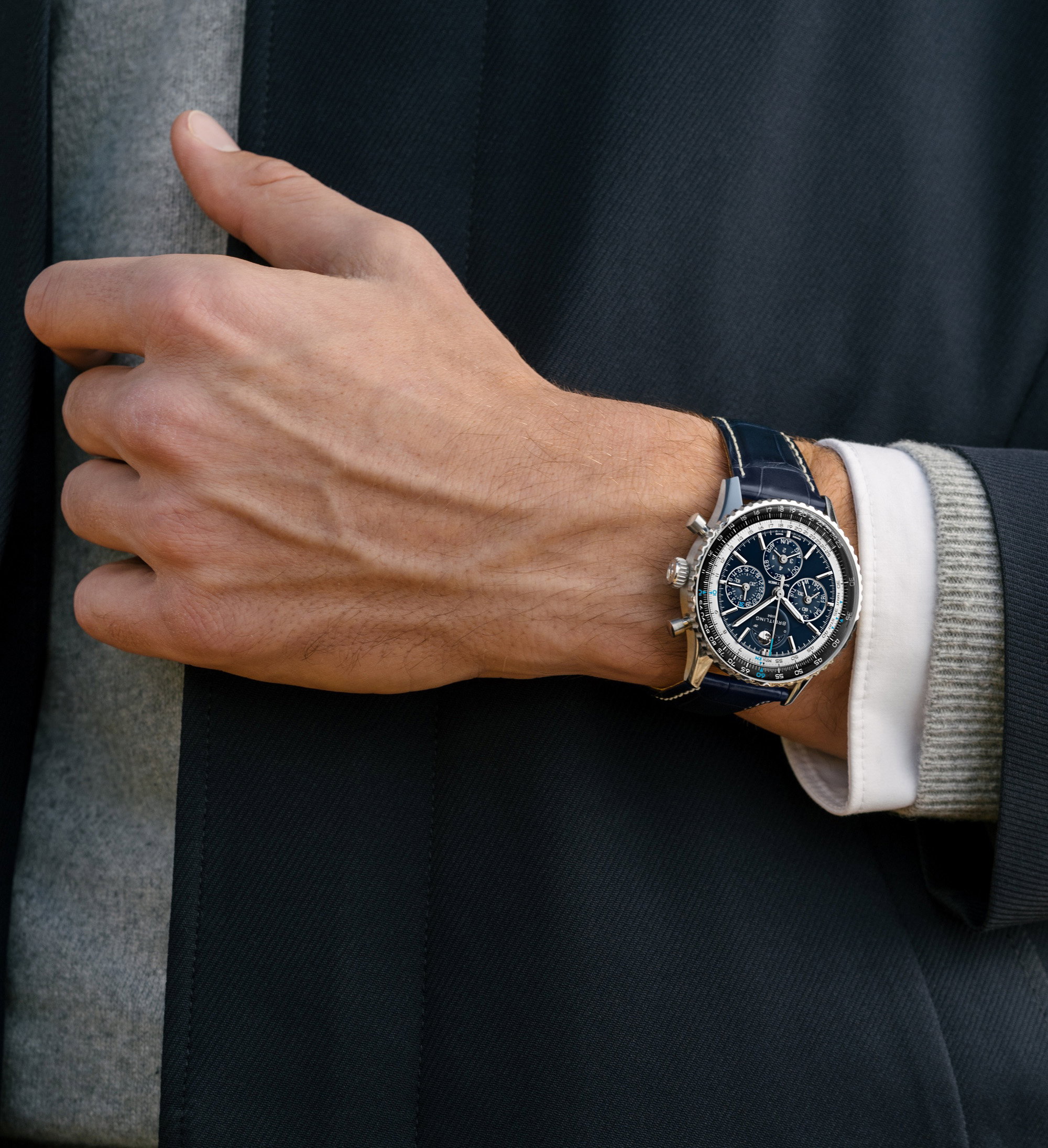 Navitimer B19 Chronograph 43 Perpetual Calendar — view 7