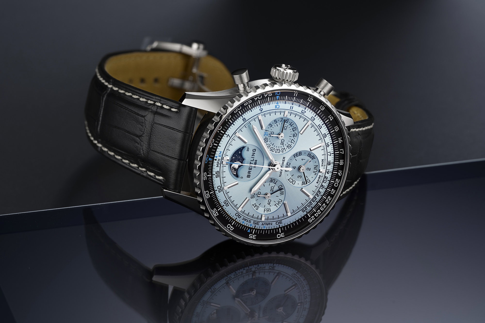 Navitimer B19 Chronograph 43 Perpetual Calendar — view 2