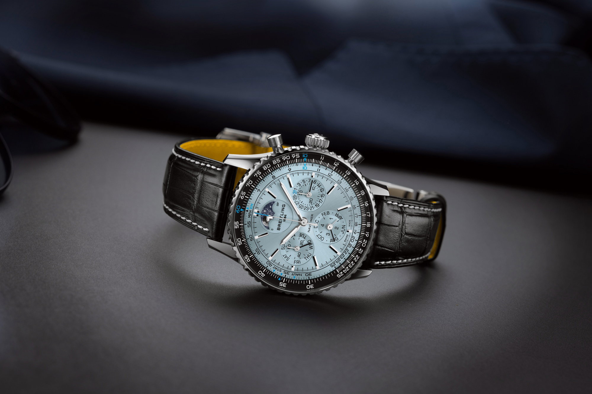 Navitimer B19 Chronograph 43 Perpetual Calendar — view 3