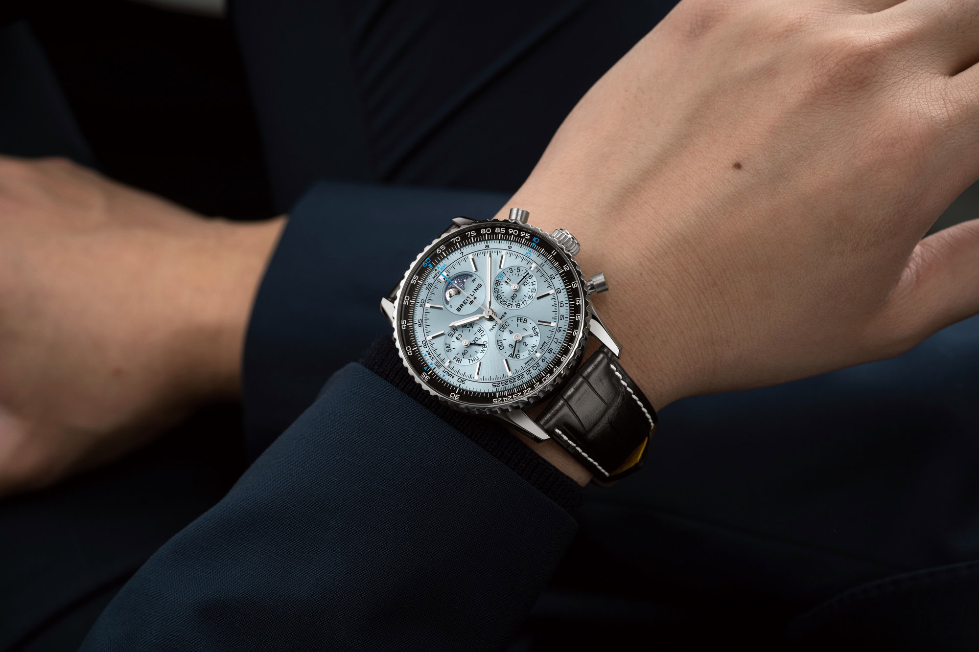 Navitimer B19 Chronograph 43 Perpetual Calendar — view 7