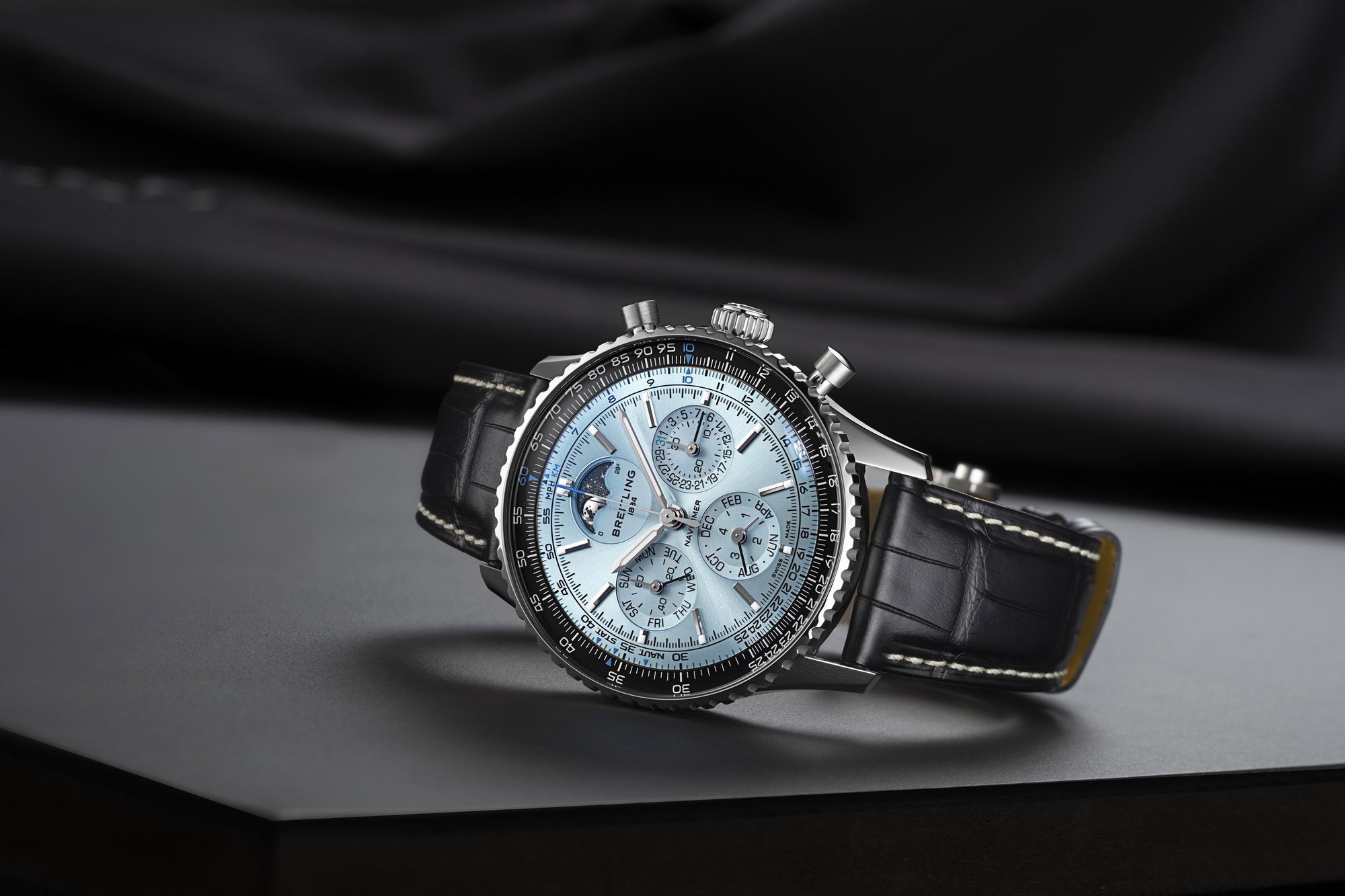 Navitimer B19 Chronograph 43 Perpetual Calendar — view 8