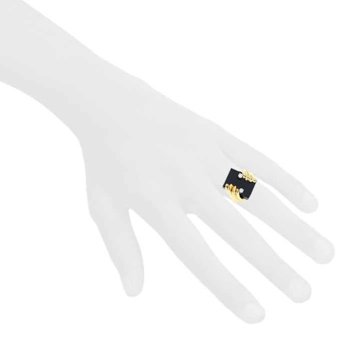 Cartier ring in yellow gold, onyx and diamonds — view 3