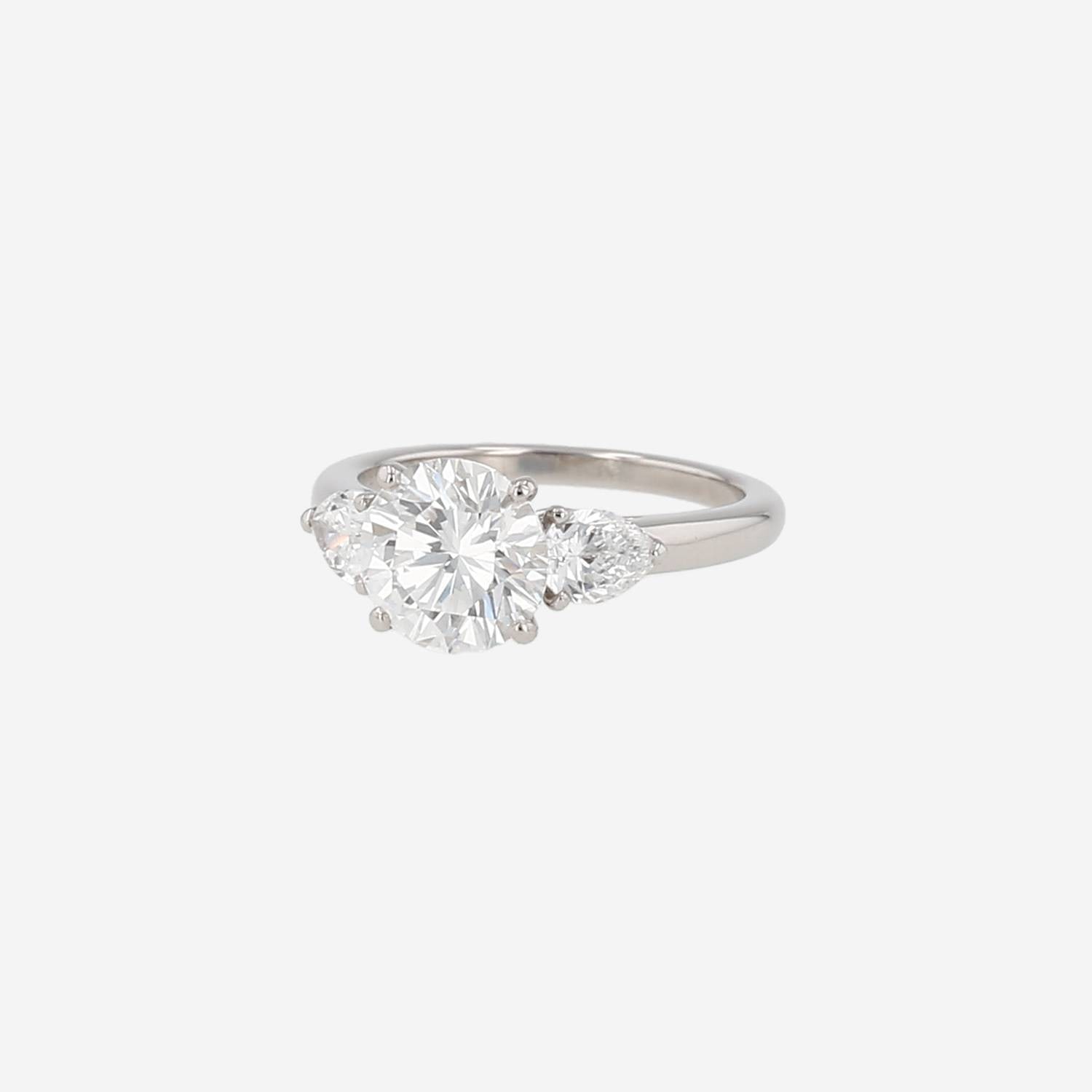 Cartier solitaire ring in platinium and diamonds