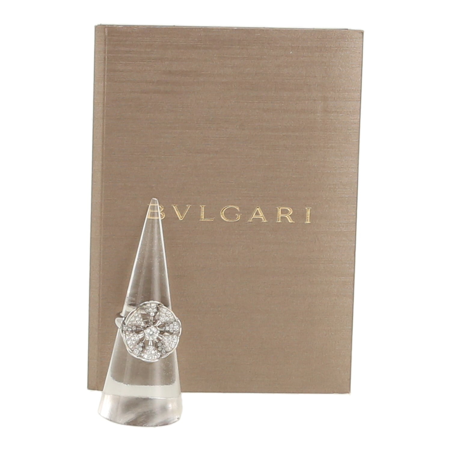 Bulgari Diva's Dream ring in white gold and diamonds — view 3