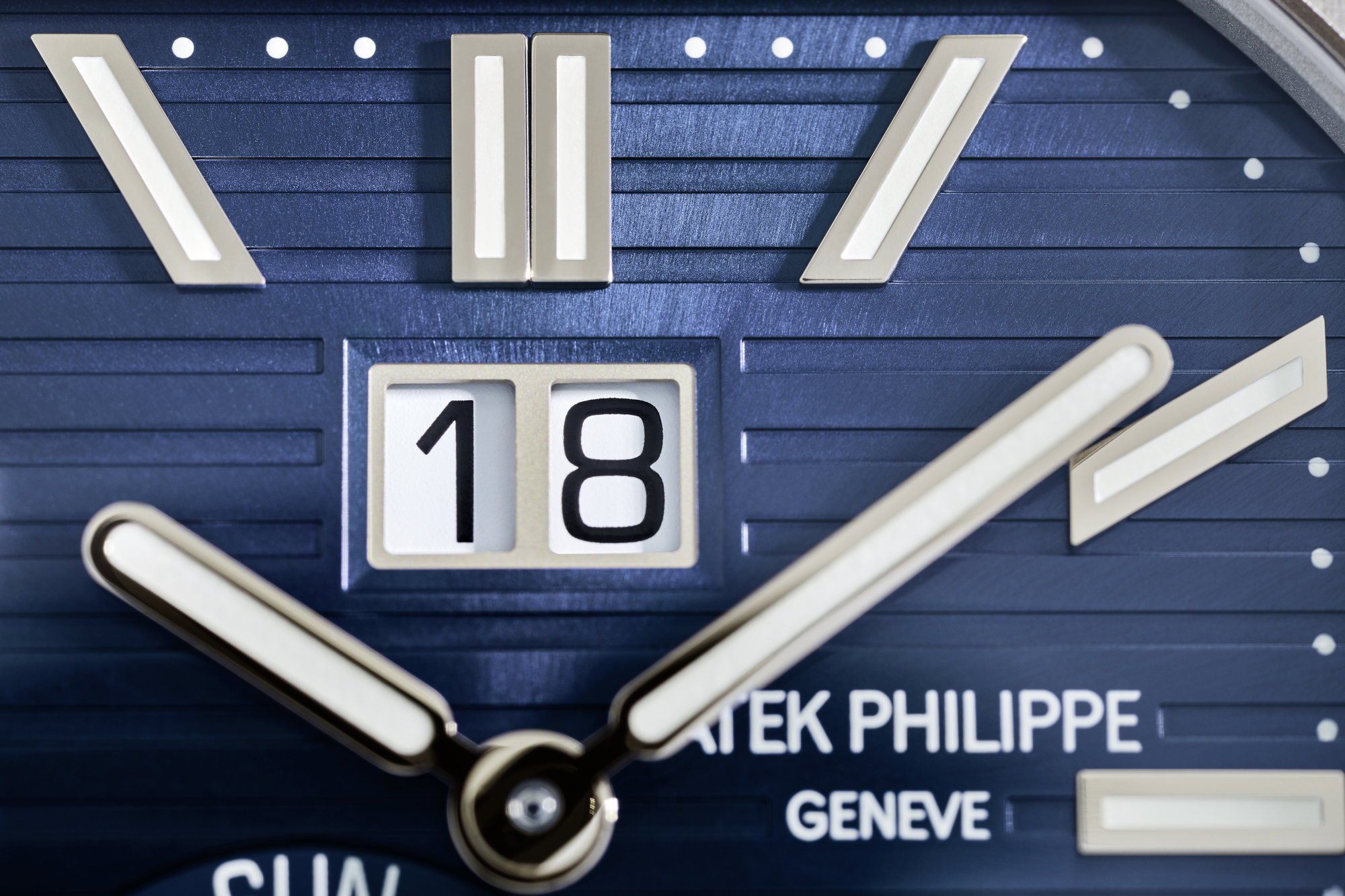 Cubitus Grand Date Day Moon Phases — view 4